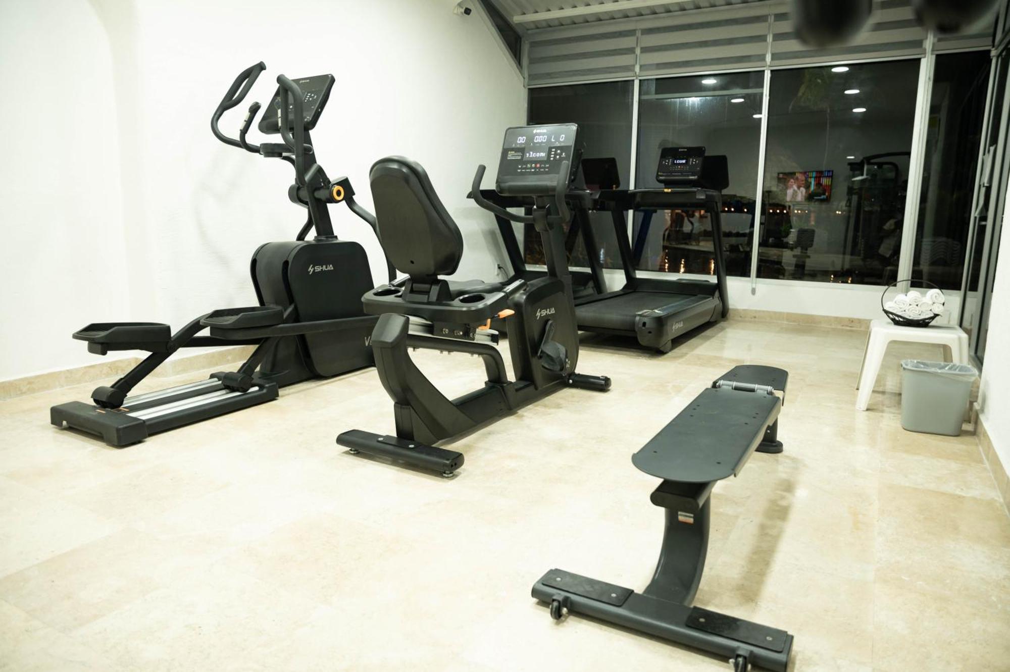 Ritz Acapulco All Inclusive Exterior foto Elliptical trainer
