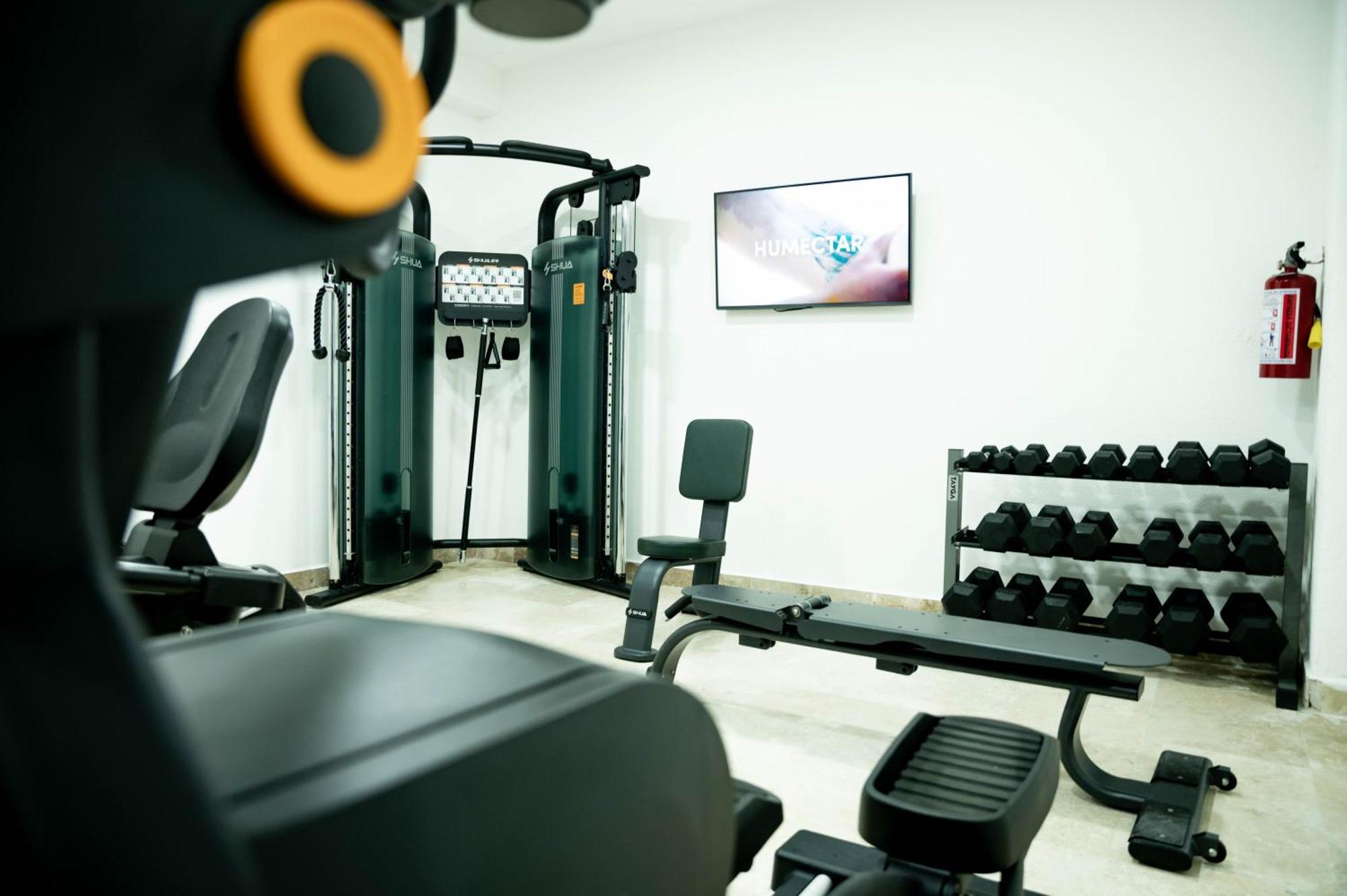 Ritz Acapulco All Inclusive Exterior foto The gym at the hotel